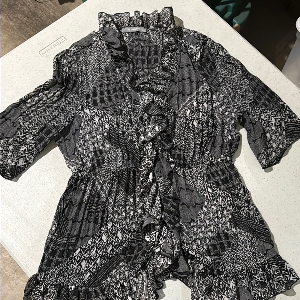 Women's Black and White Patterned Top